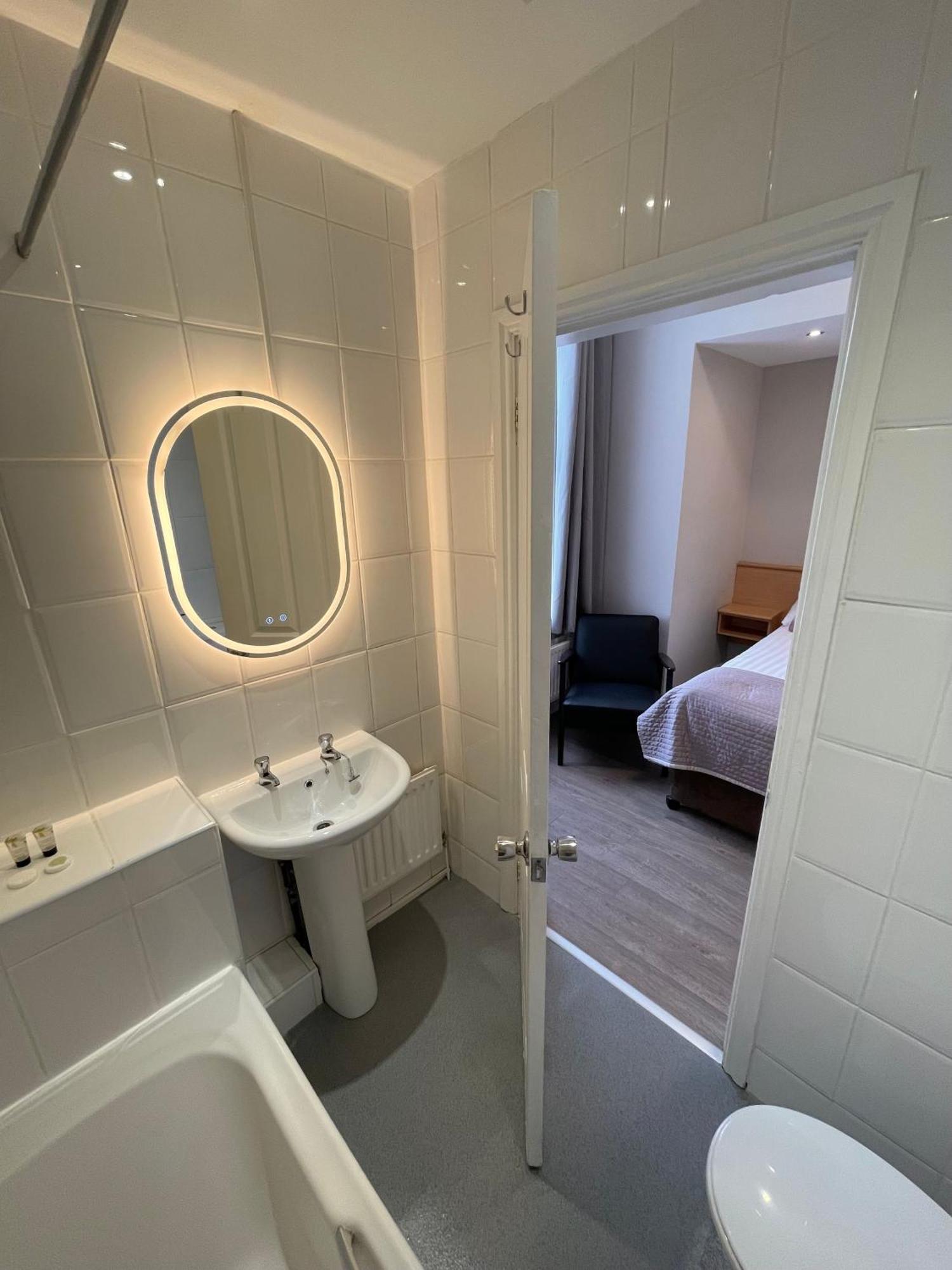The Westlynne Hotel & Apartments Manchester Extérieur photo